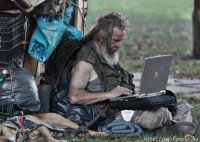 Din cersit si`a luat LapTop Din cersit si`a luat LapTop