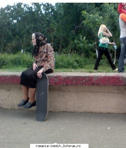 skate   (poza este facuta mine skate parcul din buzau)