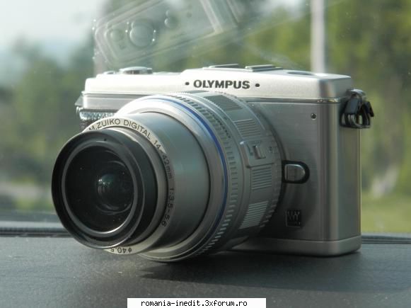 olympus pen e-p1 aparatul perfect!!! vand deoarece l-am primit cadou sunt impatimit obiectivul