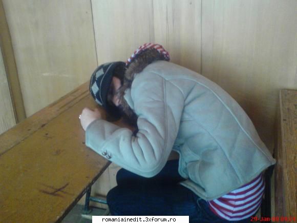 doarme scoala banca adevarat!! serios saraca gagica venit lucru schimbu direct =d  colega:p