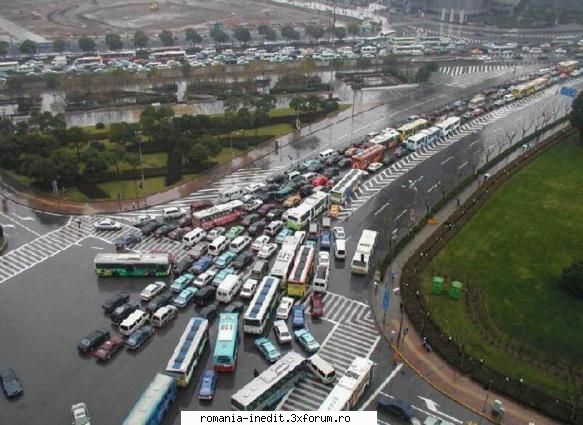 Aglumeratie pe autostrada - Nu as vrea sa fiu intruna din masinile alea - Funny