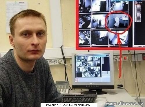 Atentie la baie :)) - Cineva e tot timpul cu ochii pe tine - Funny