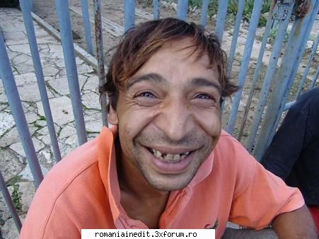 Daca esti o fata singura.......intra aici - Poate vrei sa te mariti =D - Funny