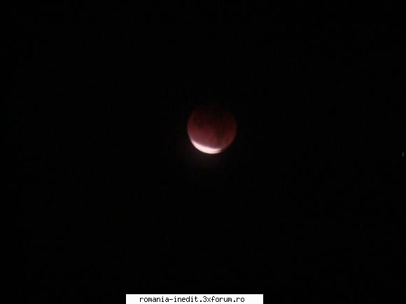 Eclipsa totala de luna - 3 poze cu eclipsa de luna facute de un coleg - Off Topic