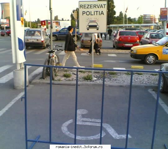 Loc de parcare special - O parcare numai buna pentru oameni legi ,ne - Funny