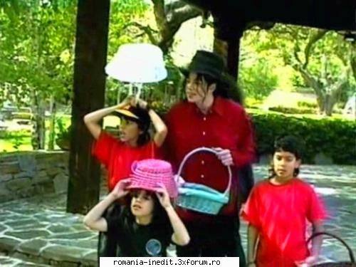 Michael Jackson’s Private Home Movies DVDRip - New links: IMDB: Source: DVD.5 - Filme Documentare