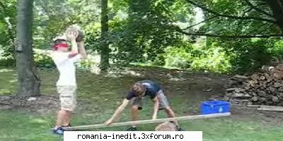 Plank Prank Nutshot - prietenul la nevoie se cunoaste - Funny